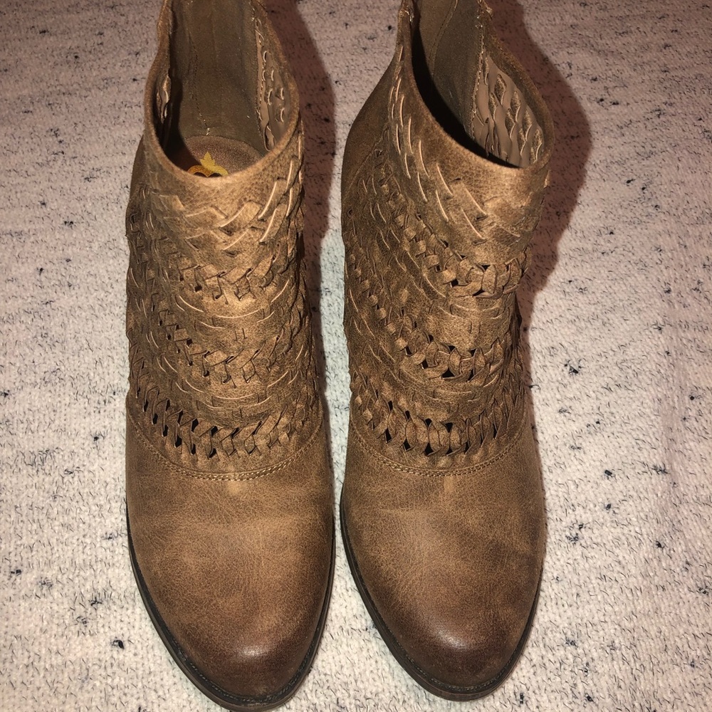 Heeled booties